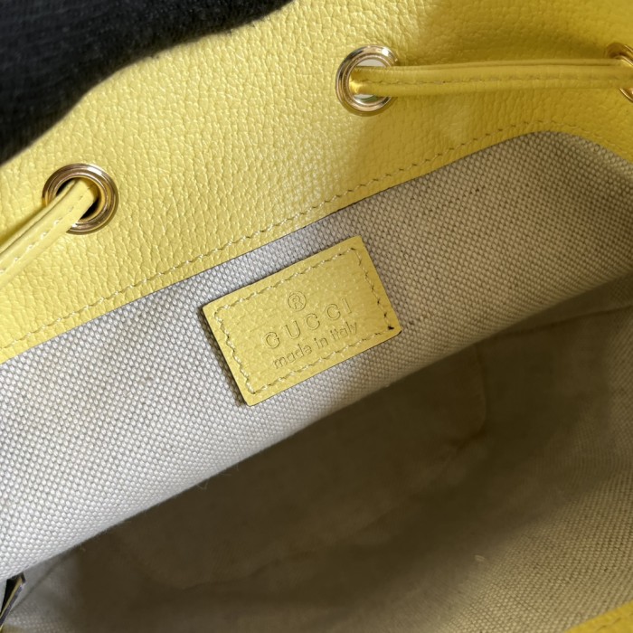  Handbag   Gucci  550620  size 15.5*19*9  cm