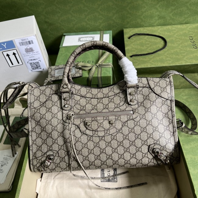  Handbag   Gucci  size 681695  size  39*14*24 cm