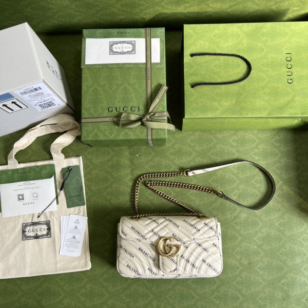 Handbag  Gucci 443497  size 26*15*7 cm