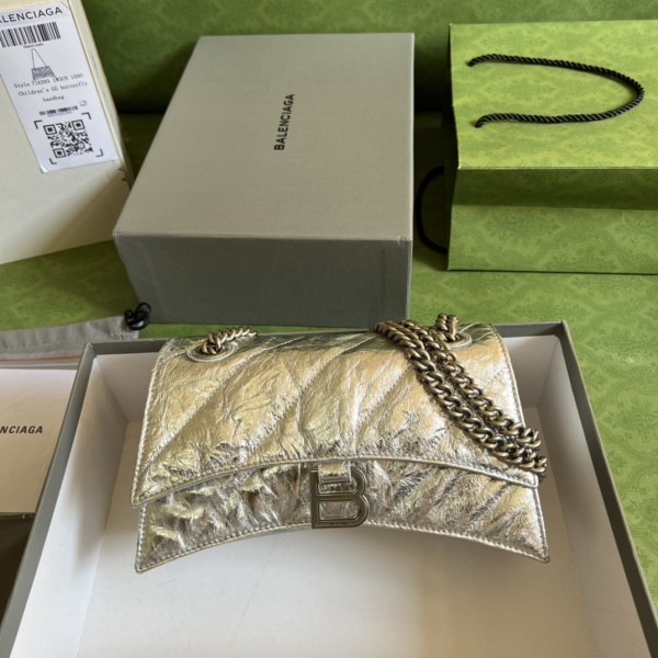  Handbag  Gucci  716351  size  25x15x8 cm 