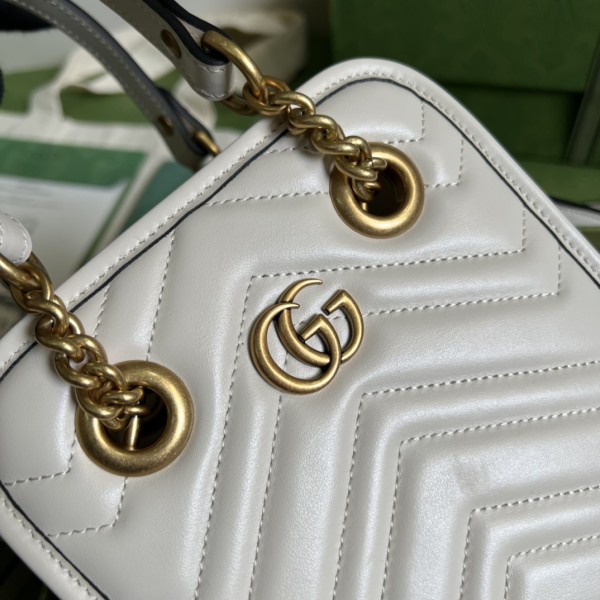 Handbag   Gucci  696123  size 16x19x7 cm