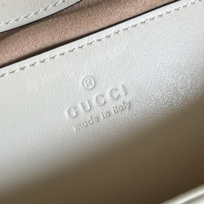  Handbag   Gucci  739682  size 18*13.5*8 cm 