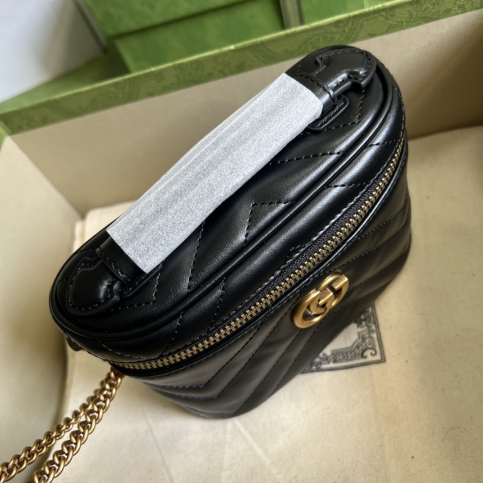  Handbag   Gucci  699515  size  16x10.5x5.5 cm 