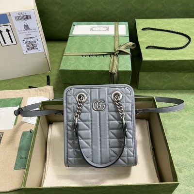  Handbag   Gucci 696123  size  16x19x7 cm