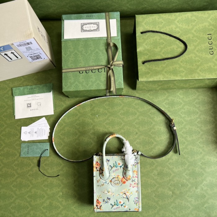  Handbag   Gucci  671623  size  16*20*7 cm  