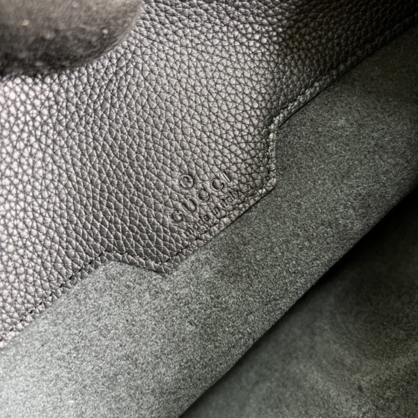  Handbag   Gucci  681200 size 30.5*22 cm