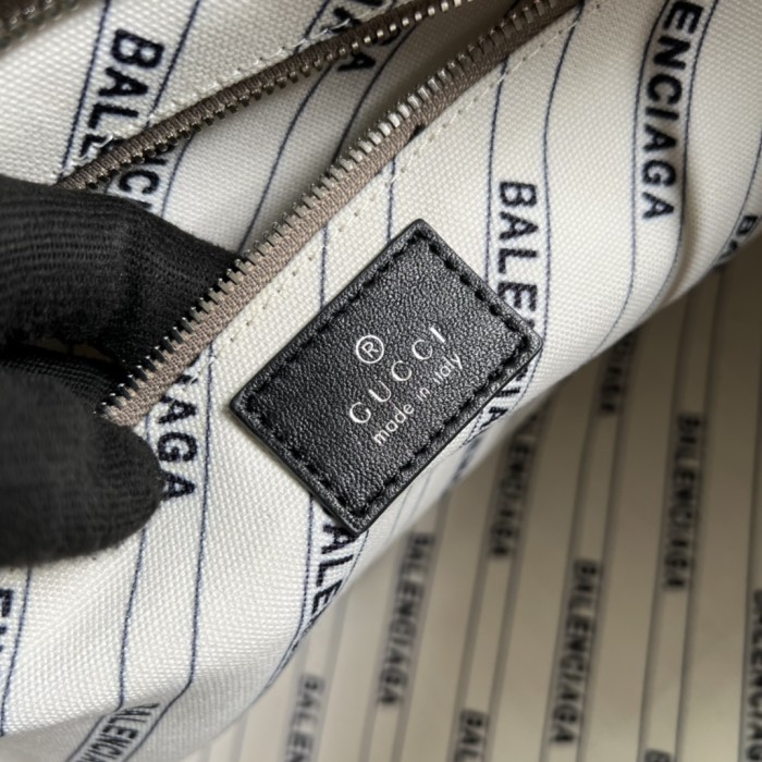  Handbag   Gucci  size 681695  size  39*14*24 cm