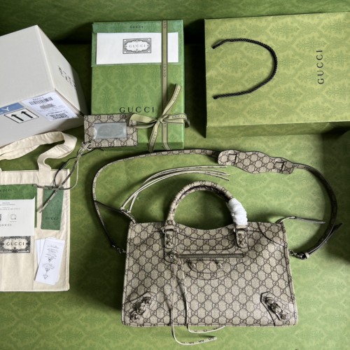  Handbag   Gucci  size 681695  size  39*14*24 cm