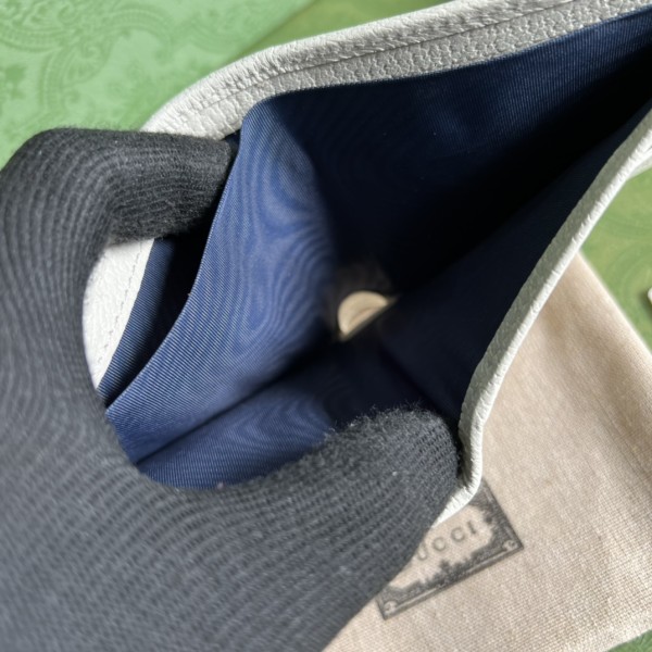  Handbag  Gucci 597606  size 12*9.5*1.5 cm