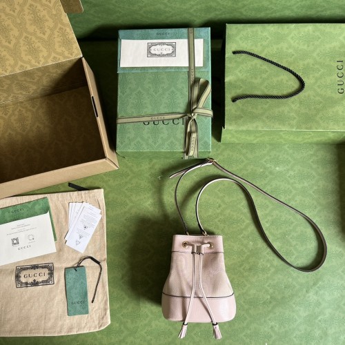  Handbag   Gucci 550620 size 15.5*19*9  cm