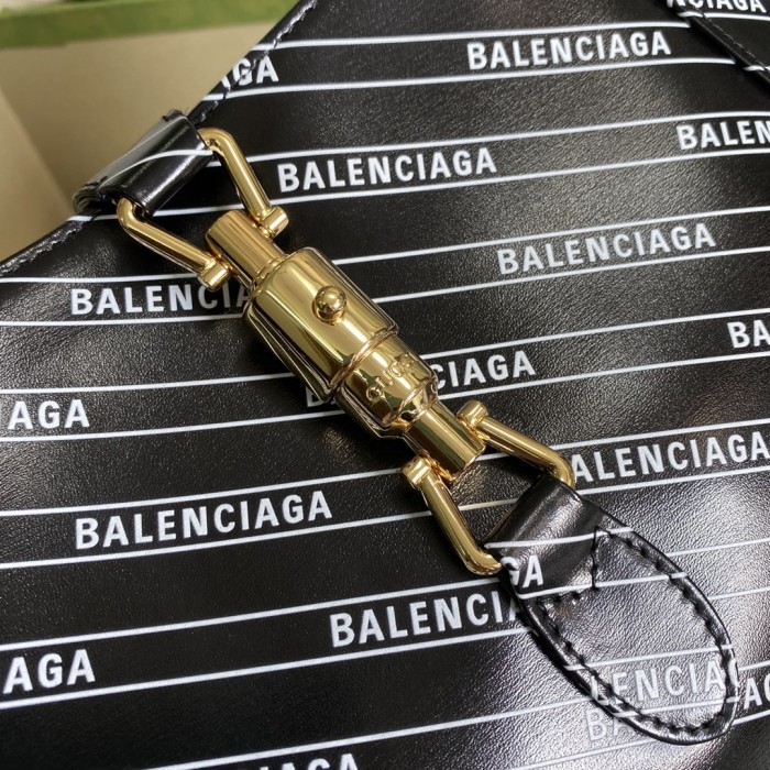  Handbag  Gucci 636709 size  28*19*4.5 cm