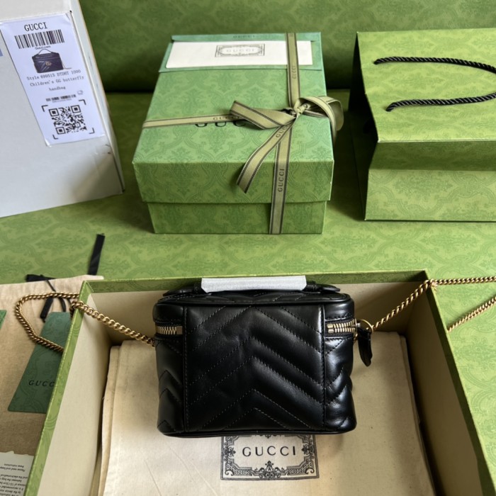  Handbag   Gucci  699515  size  16x10.5x5.5 cm 
