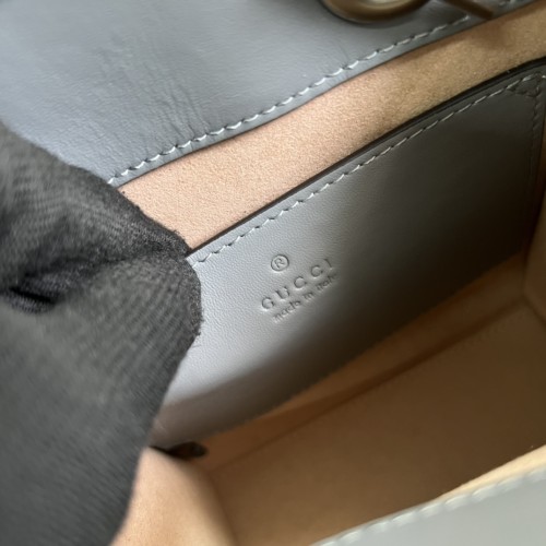  Handbag   Gucci 696123  size  16x19x7 cm