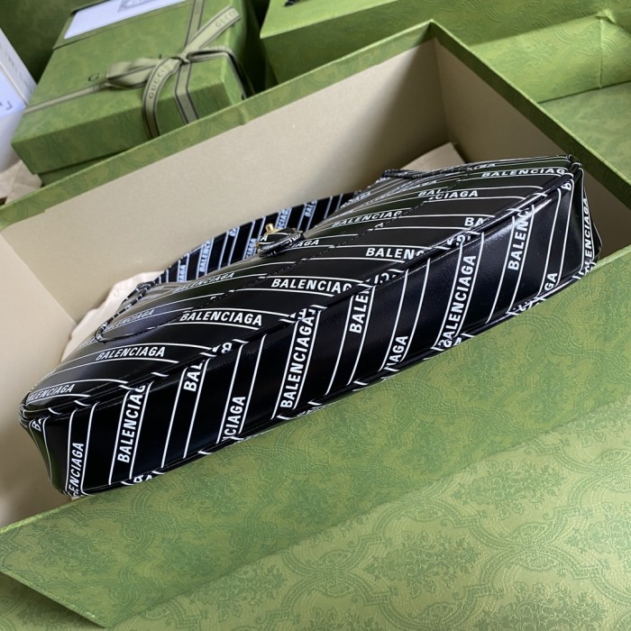  Handbag  Gucci 636709 size  28*19*4.5 cm