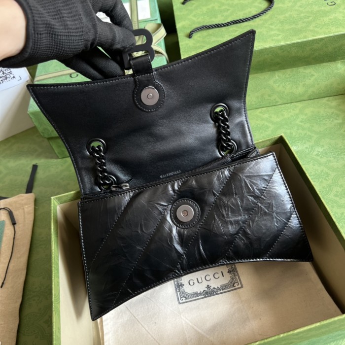  Handbag   Gucci  716351  size 25x15x8  cm