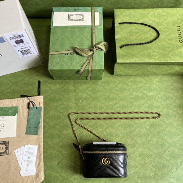  Handbag   Gucci  699515  size  16x10.5x5.5 cm 