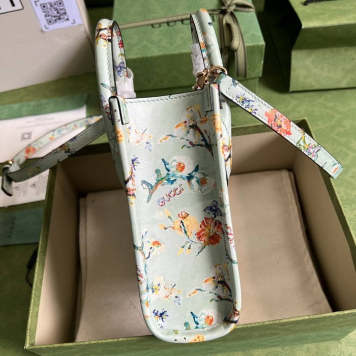  Handbag   Gucci  671623  size  16*20*7 cm  