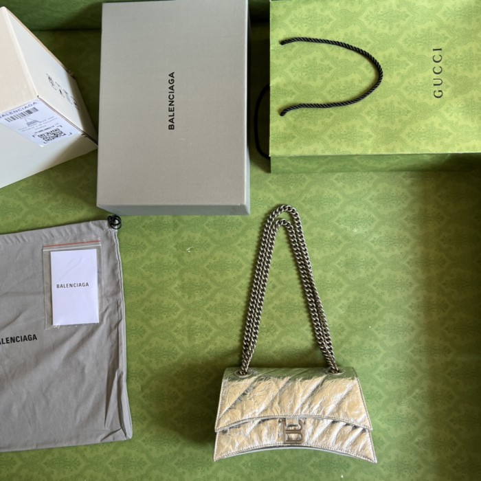  Handbag  Gucci  716351  size  25x15x8 cm 