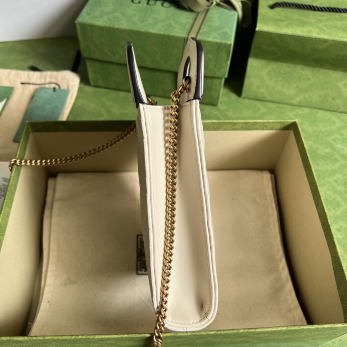  Handbag  Gucci  699756 size 14*23*4.5  cm