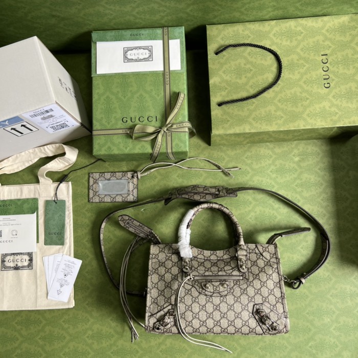  Handbag   Gucci  681690 size 30*12*20  cm