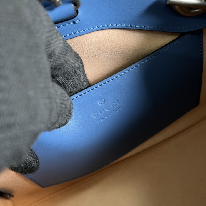 Handbag   Gucci  681483  size  26.5*19*11 cm