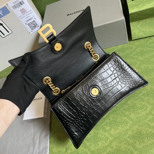 Handbag   Gucci 716351  size  25x15x8  cm