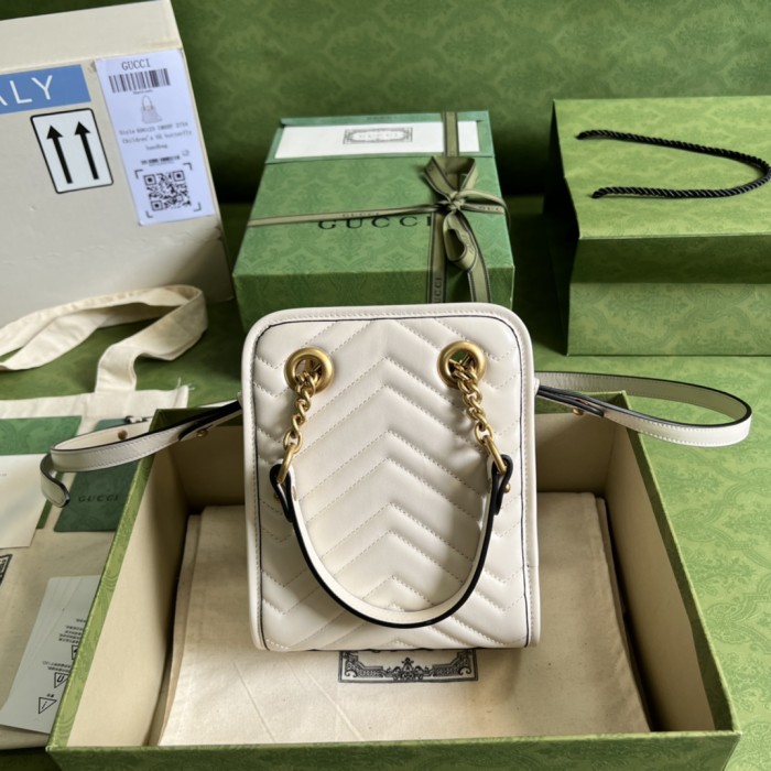 Handbag   Gucci  696123  size 16x19x7 cm