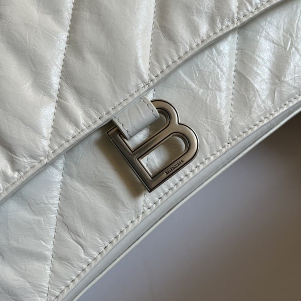  Handbag   Gucci  716393  size  31x19.8x6.9 cm