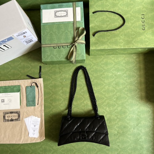  Handbag   Gucci  716351  size 25x15x8  cm