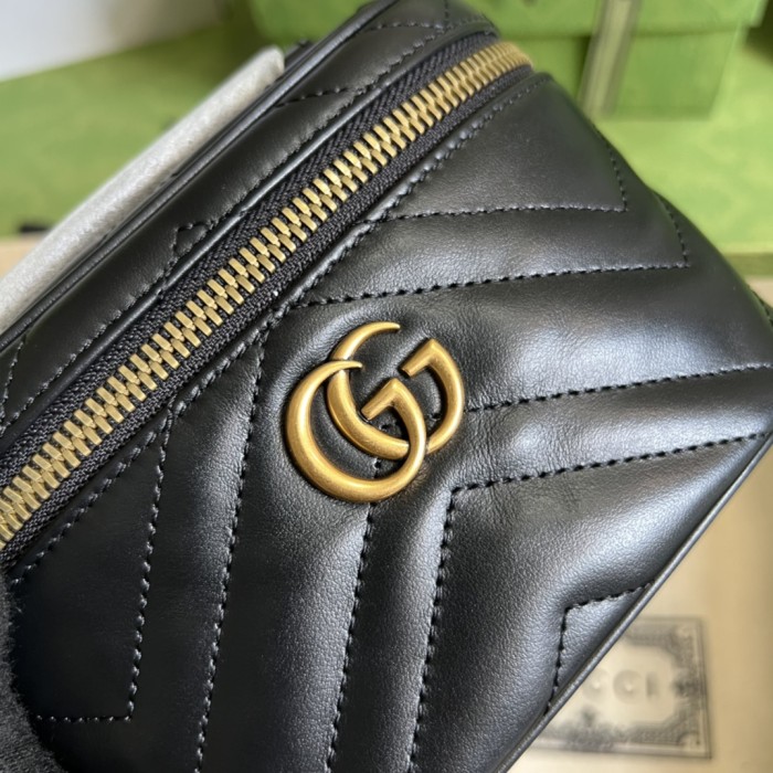  Handbag   Gucci  699515  size  16x10.5x5.5 cm 