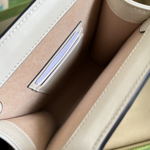  Handbag  Gucci  699756 size 14*23*4.5  cm