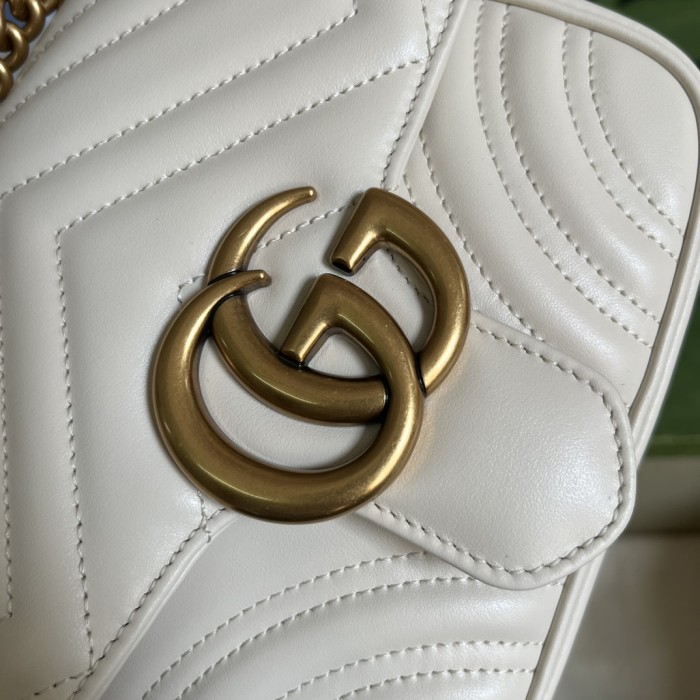  Handbag   Gucci  739682  size 18*13.5*8 cm 