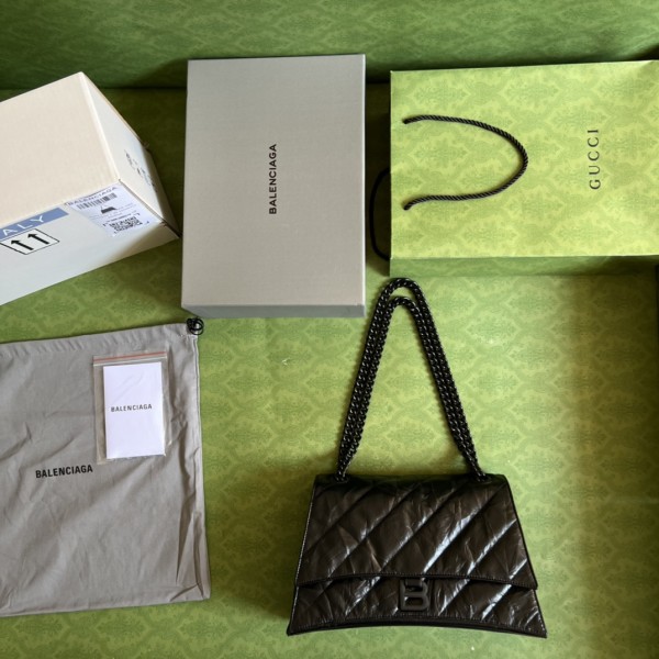  Handbag  Gucci  716393  size  31x19.8x6.9  cm