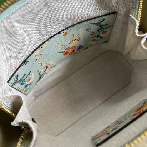  Handbag   Gucci  640716  size 20*19.5*7.5  cm