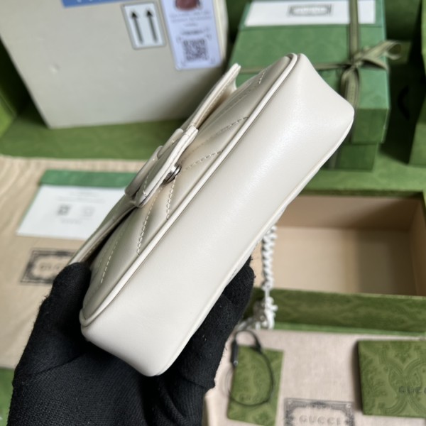  Handbag   Gucci  699757  size  16.5x10.2x5.1 cm