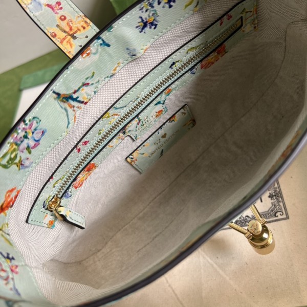  Handbag   Gucci  636709  size 28*19*4.5 cm