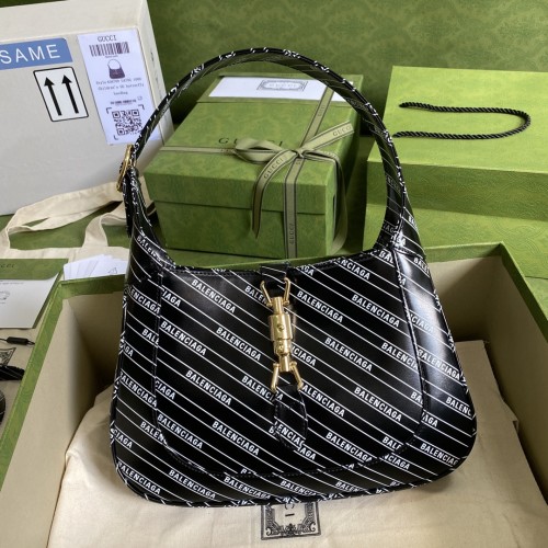  Handbag  Gucci 636709 size  28*19*4.5 cm