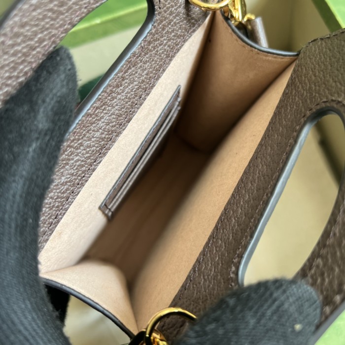  Handbag   Gucci  699770  size  14*22.5*4.5  cm