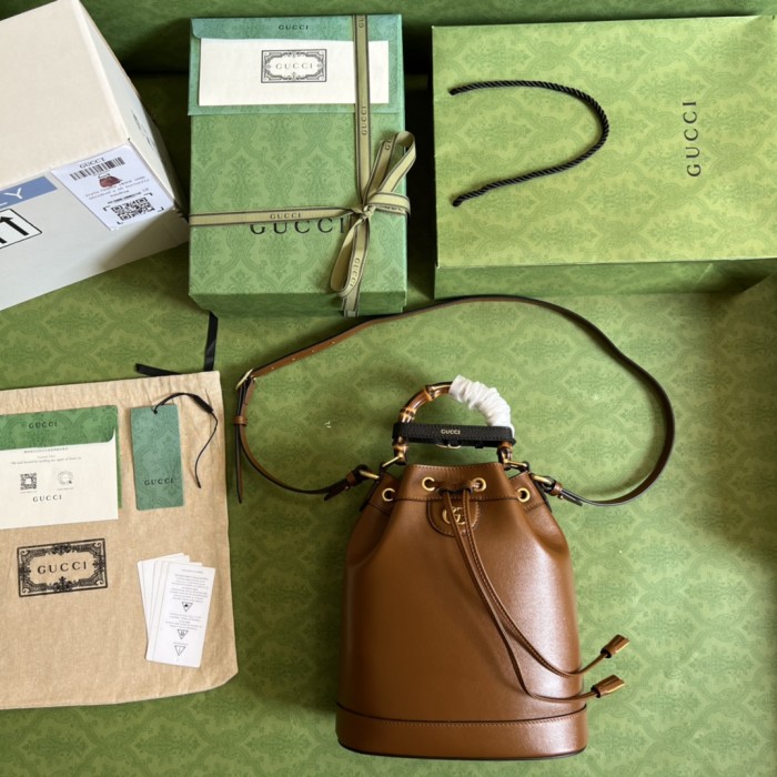  Handbag   Gucci  724652  size 23.5x 38x 10.5  cm