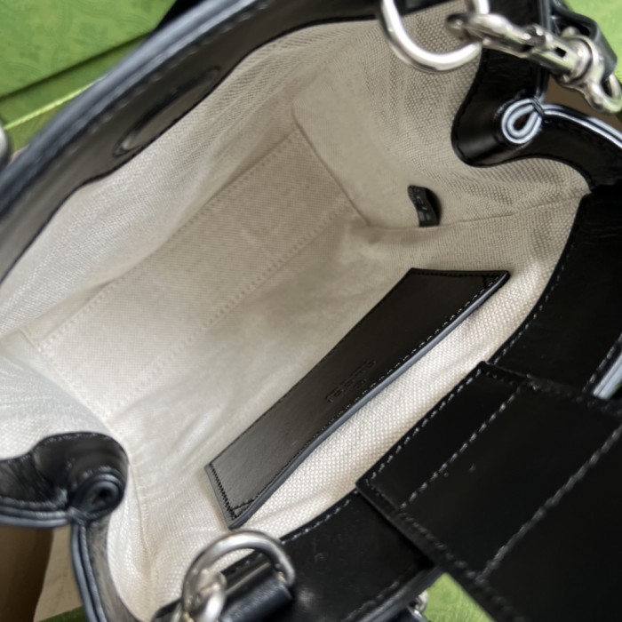  Handbag   Gucci  696010  size  16*20*7  cm