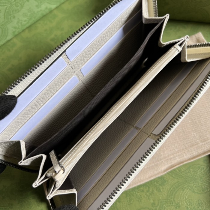  Handbag   Gucci  456117  size  19*10.5*2 cm