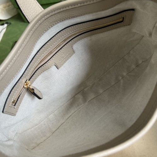  Handbag   Gucci  678843  size 28x 19x 4.5 cm