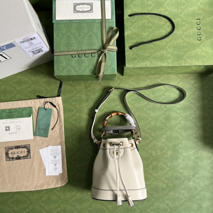  Handbag  Gucci  724667  size  19*30.5*6  cm