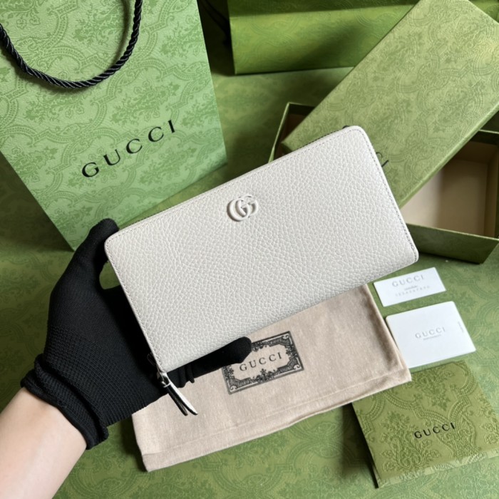  Handbag   Gucci  456117  size  19*10.5*2 cm