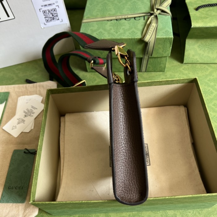  Handbag   Gucci  699770  size  14*22.5*4.5  cm