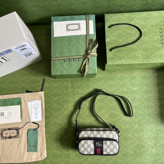  Handbag  Gucci 722557 size 18*11*6  cm