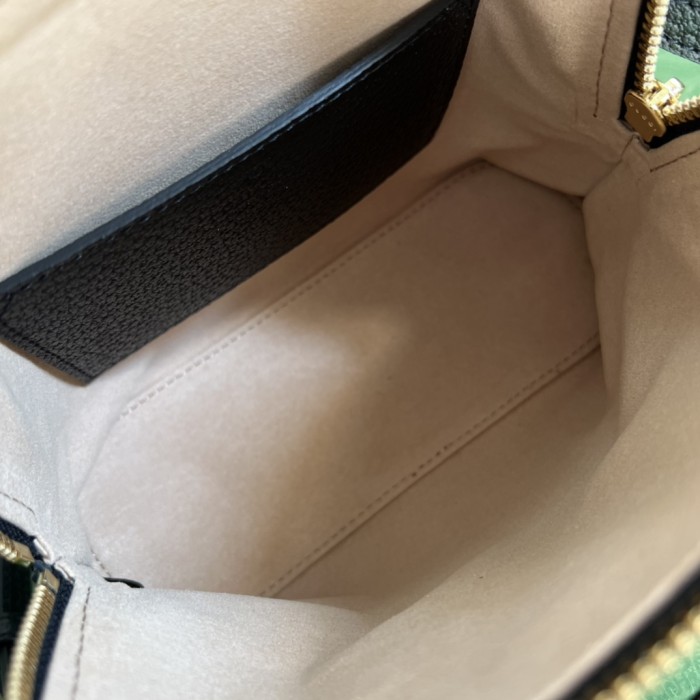  Handbag  Gucci  715775  size 20*16*8.5  cm