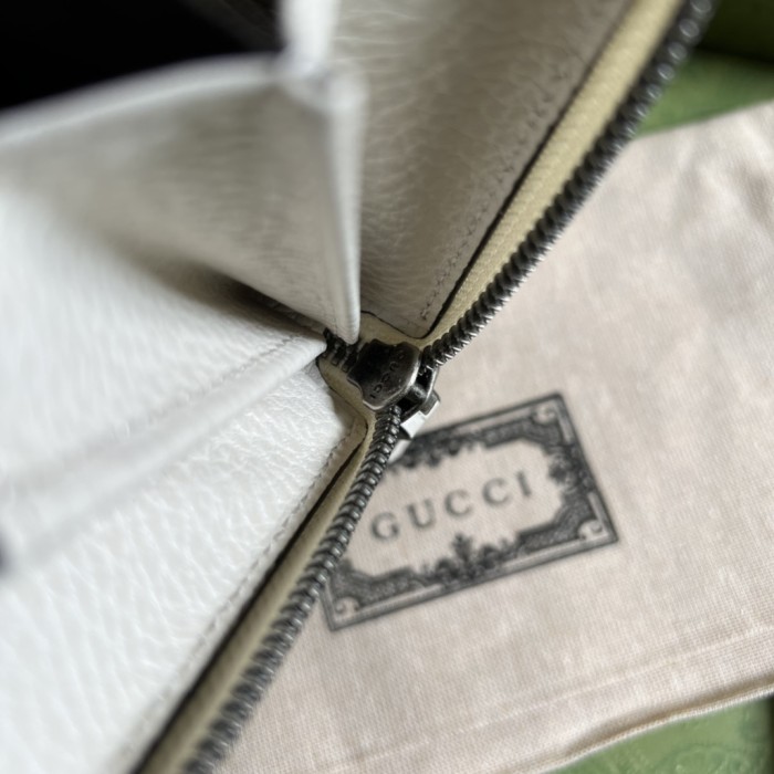  Handbag   Gucci  456117  size  19*10.5*2 cm