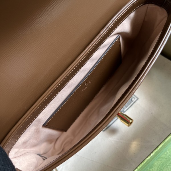  Handbag   Gucci  699930  size  23*16*3  cm