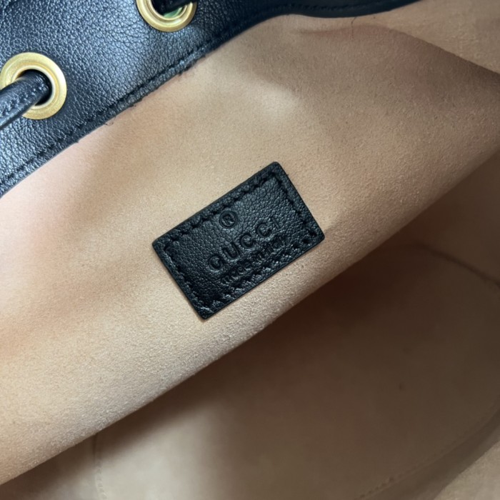  Handbag   Gucci  724667 size  19*30.5*6  cm